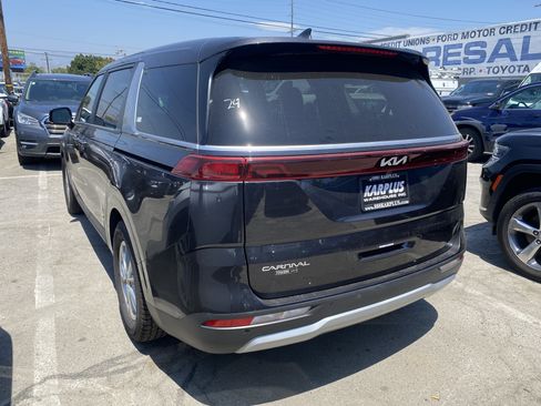 Used 2024 Kia Carnival LX FWD image 10