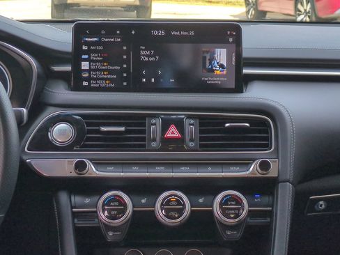 Used 2023 Genesis G70 2.0T image 16