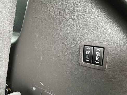 Used 2018 Buick Enclave Premium AWD/4WD image 9