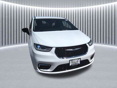 Certified 2024 Chrysler Pacifica Touring-L
