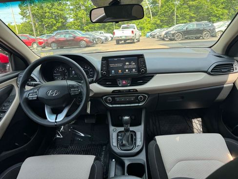 Used 2019 Hyundai Elantra GT FWD image 14