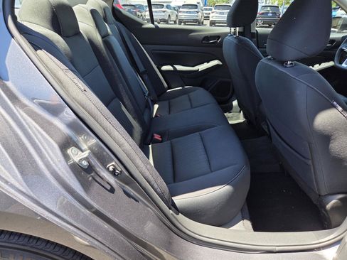 Used 2025 Nissan Altima 2.5 SV FWD image 18
