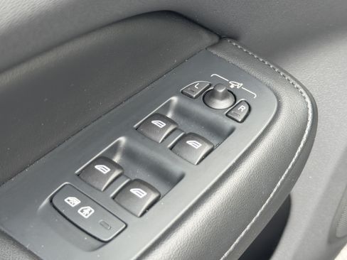 Used 2025 Volvo S60 B5 Plus FWD image 15