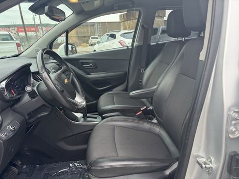 Used 2019 Chevrolet Trax LT w/ LT Convenience Package image 11