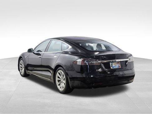Used 2022 Tesla Model X Plaid image 3