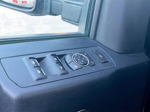 Used 2017 Ford F350 Lariat w/ Chrome Package image 18