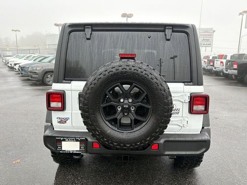 Used 2025 Jeep Wrangler Willys image 7