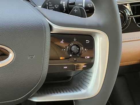 New 2026 INFINITI QX80 Luxe RWD image 13