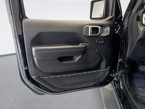 Used 2018 Jeep Wrangler Unlimited Sport S image 9