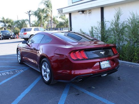Used 2018 Ford Mustang Coupe RWD image 4
