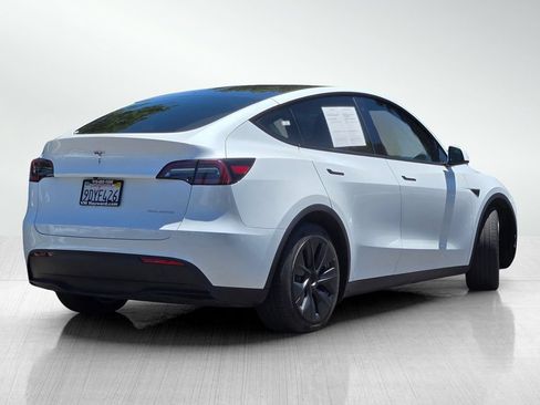 Used 2023 Tesla Model Y Long Range AWD/4WD image 5