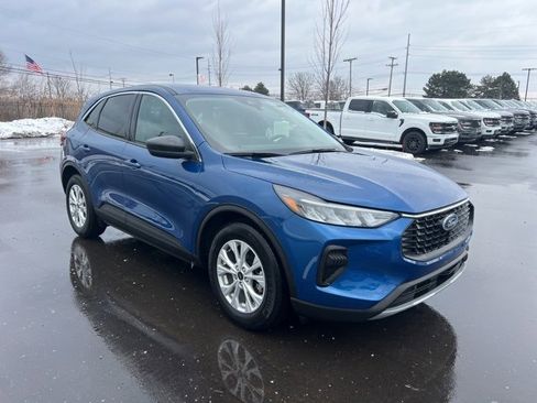 Certified 2023 Ford Escape Active w/ Cold Weather Package image 3