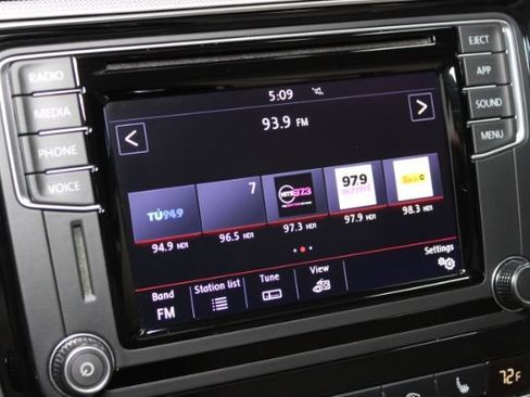 Used 2018 Volkswagen Passat 2.0T R-Line FWD image 15