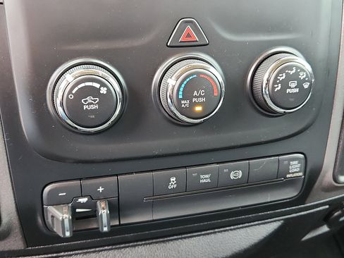 Used 2013 RAM 2500 Tradesman w/ Chrome Appearance Group AWD/4WD image 14