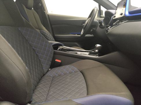 Used 2020 Toyota C-HR XLE FWD image 21