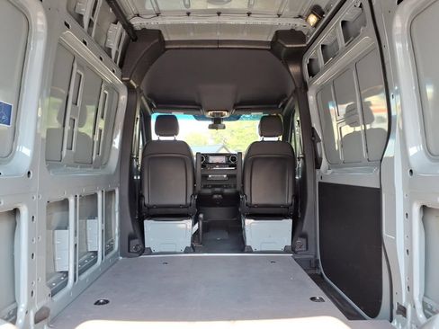 Used 2025 Mercedes-Benz Sprinter 2500 image 10