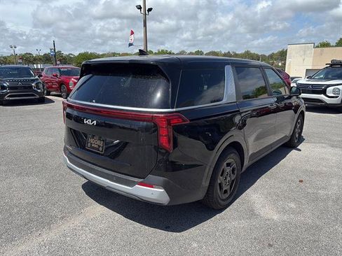 Used 2025 Kia Carnival FWD image 5