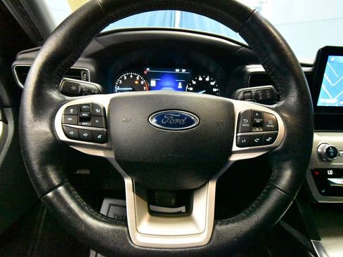 Used 2021 Ford Explorer XLT w/ Equipment Group 202A AWD/4WD image 11
