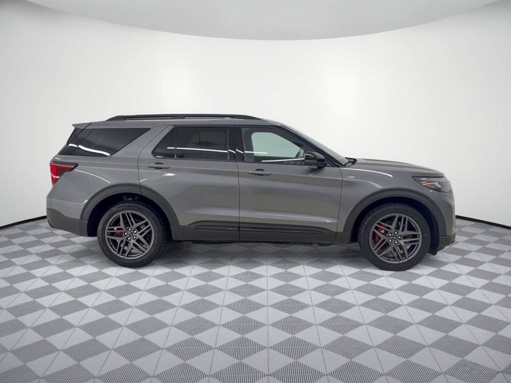 Used 2025 Ford Explorer ST-Line w/ ST-Line Street Pack AWD/4WD image 8