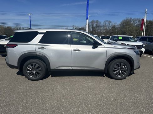 Certified 2025 Nissan Pathfinder S image 2