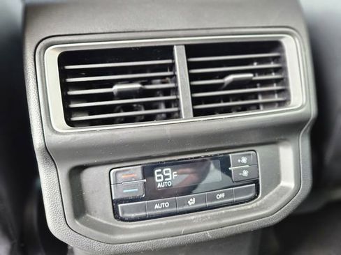 Used 2024 Volkswagen Atlas SE image 27