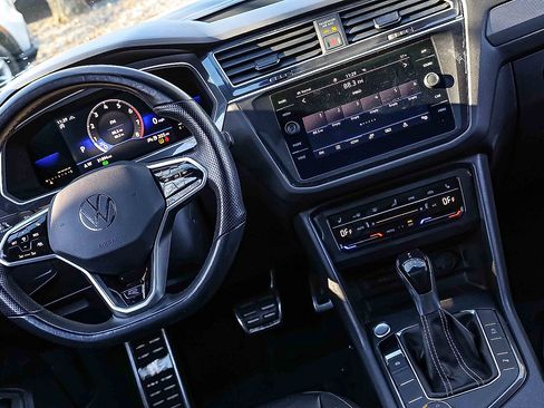 Used 2022 Volkswagen Tiguan SE R-Line image 20