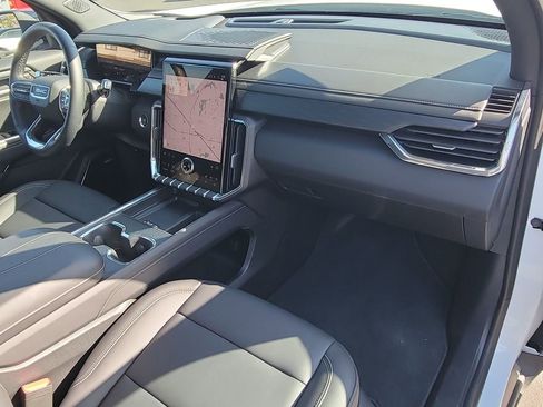 Used 2026 GMC Acadia Elevation w/ Elevation Premium Package FWD image 29