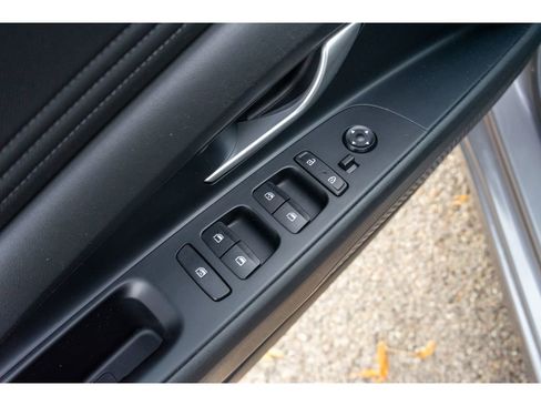 Used 2023 Hyundai Elantra SEL w/ Convenience Package image 7