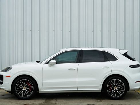Used 2024 Porsche Cayenne S w/ Premium Package Plus image 9