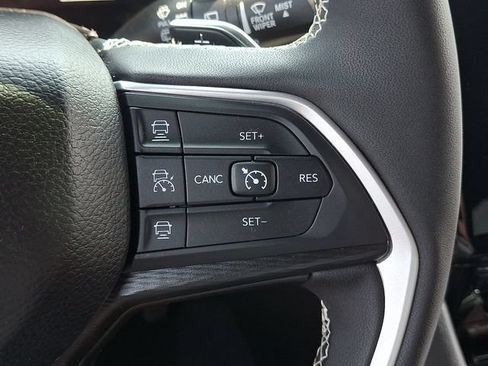 Used 2024 Jeep Grand Cherokee L Altitude AWD/4WD image 23