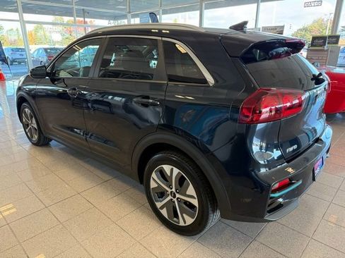 Used 2022 Kia Niro EX image 5