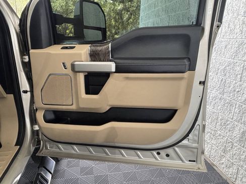 Used 2017 Ford F250 Lariat w/ Lariat Value Package AWD/4WD image 32