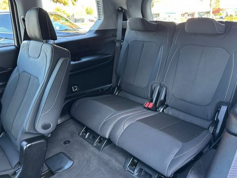 Used 2023 Jeep Grand Cherokee L Laredo image 19