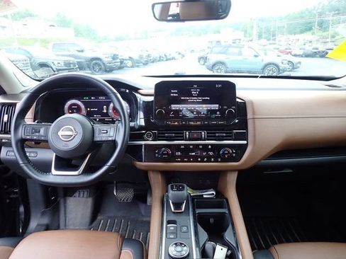 Used 2023 Nissan Pathfinder Platinum AWD/4WD image 13