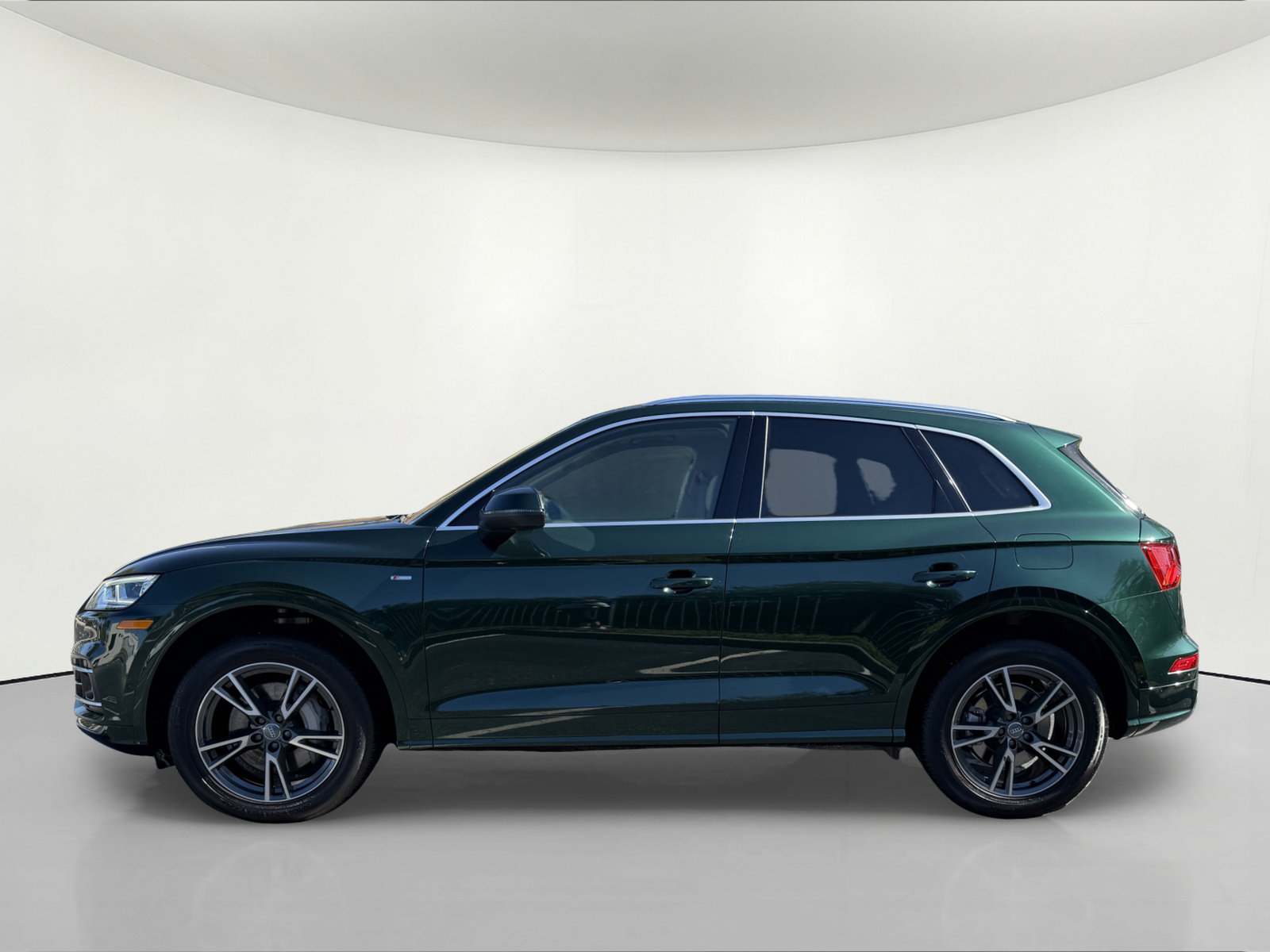 Used 2020 Audi Q5 e Prestige AWD/4WD image 2