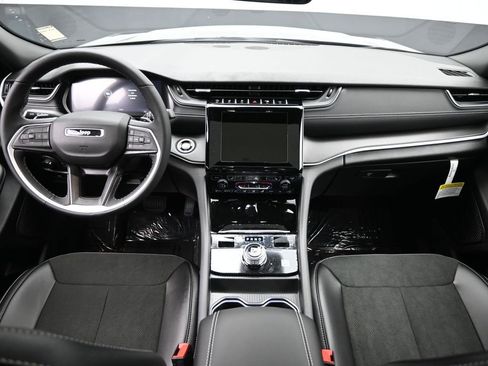 New 2025 Jeep Grand Cherokee L Altitude image 19