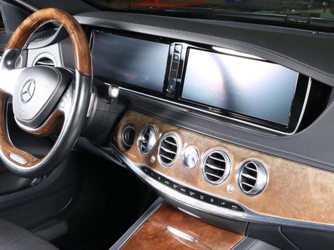 Used 2016 Mercedes-Benz S 550 4MATIC Sedan w/ Premium Package image 38