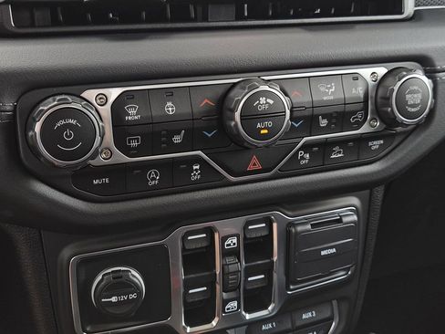 New 2025 Jeep Gladiator Rubicon image 13