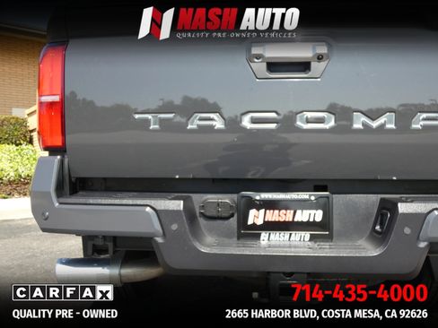 Used 2025 Toyota Tacoma Limited AWD/4WD image 15