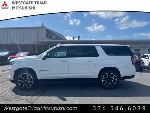 Used 2022 Chevrolet Suburban RST w/ Luxury Package AWD/4WD image 3