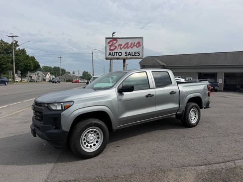 Used 2024 Chevrolet Colorado W/T w/ Technology Package AWD/4WD image 1