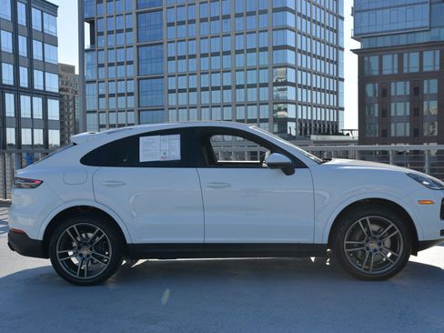 Certified 2023 Porsche Cayenne Platinum Edition image 8