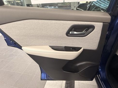 Used 2022 Nissan Rogue SV image 36