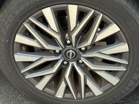 Used 2025 Nissan Altima 2.5 SV FWD image 11