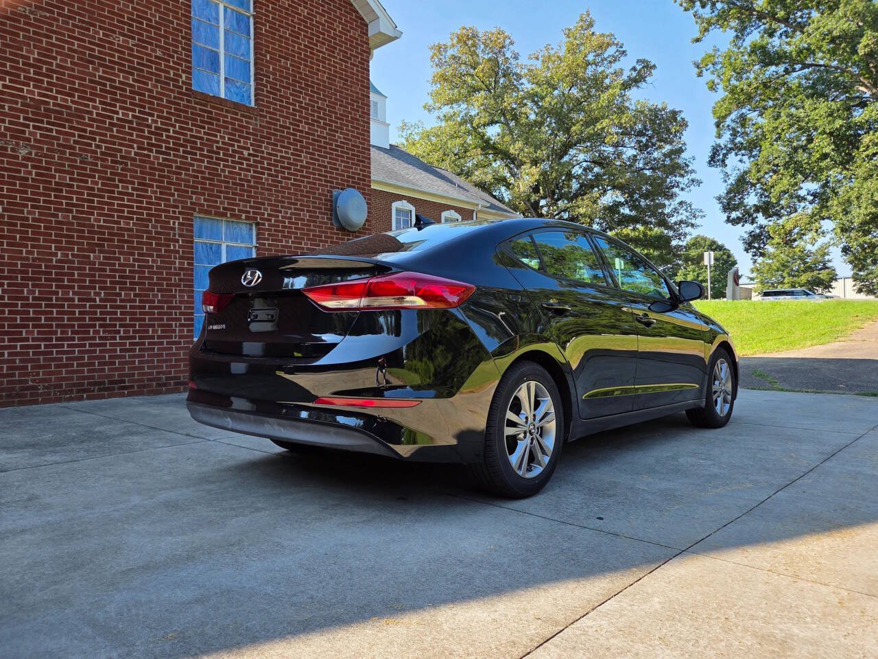 Used 2017 Hyundai Elantra SE FWD image 5