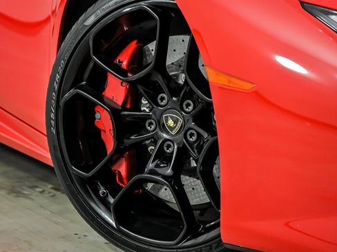 Used 2015 Lamborghini Huracan LP 610-4 AWD/4WD image 3