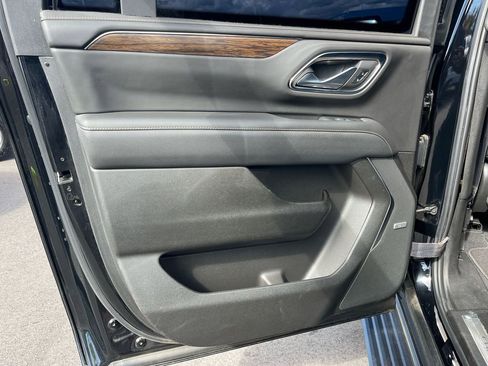 Used 2021 Chevrolet Suburban Premier w/ Premium Package image 31