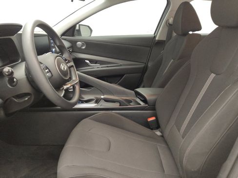 Used 2025 Hyundai Elantra SE FWD image 17