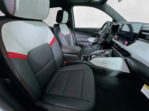 Used 2024 GMC Canyon AT4X image 25