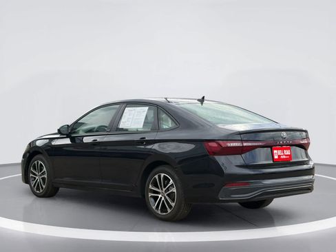 Used 2025 Volkswagen Jetta Sport FWD image 4